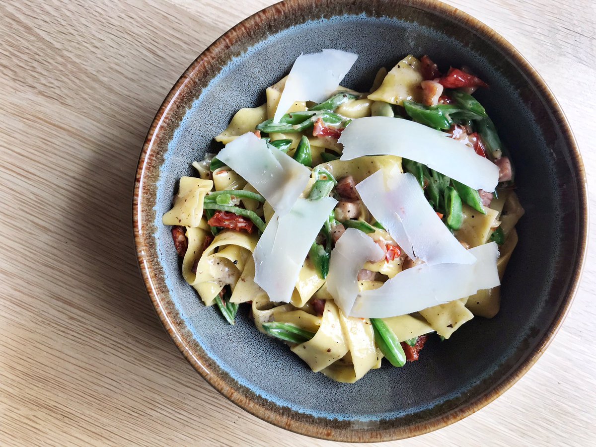 NEW 🌿SPRING🌿DISH!

Pappardelle Pasta with Garlic Cream Sauce, Pancetta, Sugar Snap Peas, Sun Dried Tomatoes, Grana Padano

#dryhopbrewers #chicagobrewery #chicagofood #chicagofoodies #lakeviewchicago