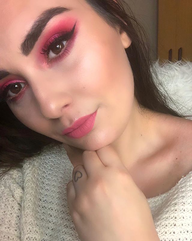 claudiamakeup3's tweet photo. Ruby Obsessions de @hudabeauty ❤️
MAKE Up con ella 😍
@sephora_spain #hudabeauty #sephora #sephoraspain #amethyst #paletteobsession  #video #youtubers #youtuber #youtube #especial #blogger #beautyblogger #bloggertenerife #bloggerspain #beauty #belleza… https://t.co/HKwrRyvHiT https://t.co/yFN8ko8lQG