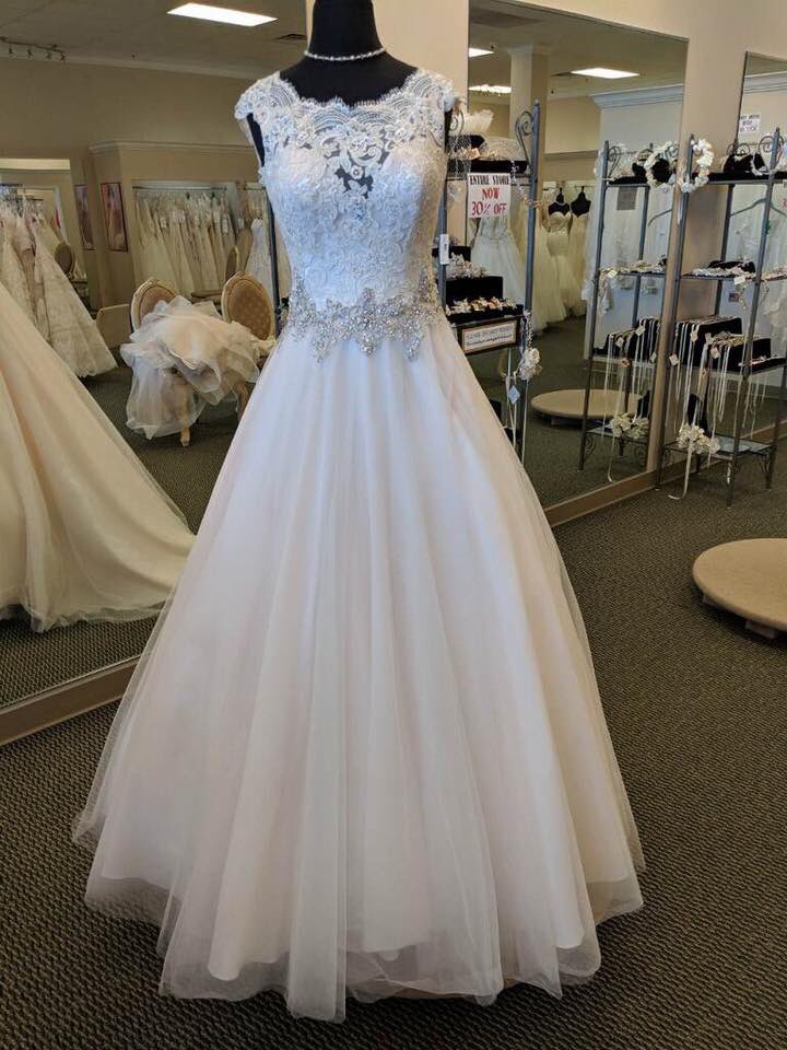 whitedressbride's tweet photo. 👰STORE CLOSING SALE 👰 Everything is 30% off! Call soon to schedule your appointment! Bridal gowns sizes 6-26, shop soon for best selection! 
316-729-6300 https://t.co/bli073Y564