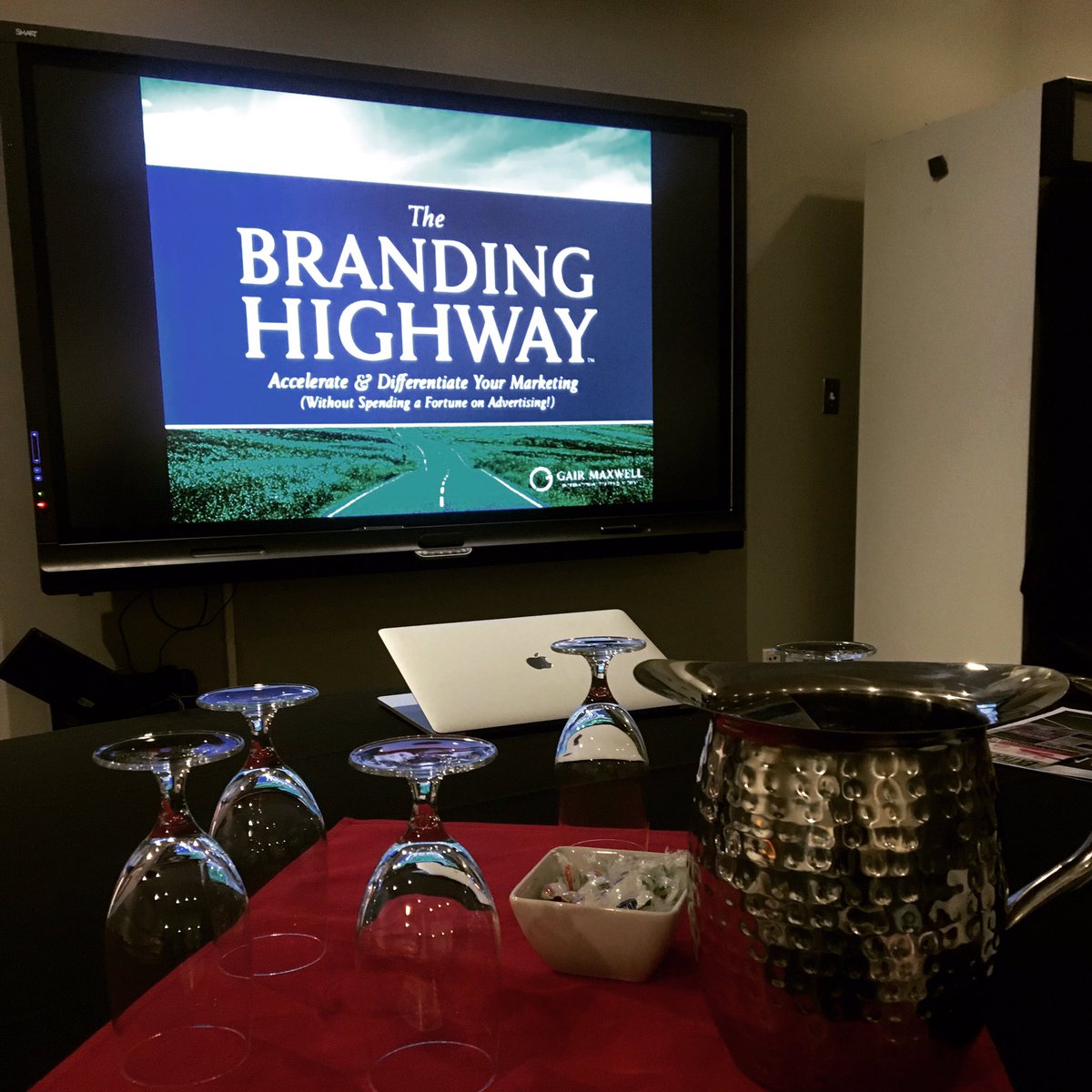 sandboxyyc's tweet image. No better way to spend a morning on Good Friday than with our friend @GairMaxwell talking about business and personal purpose and how to share your unique, compelling story. Definitely left with some added inspiration to take back to the office.

#brand #businesses
