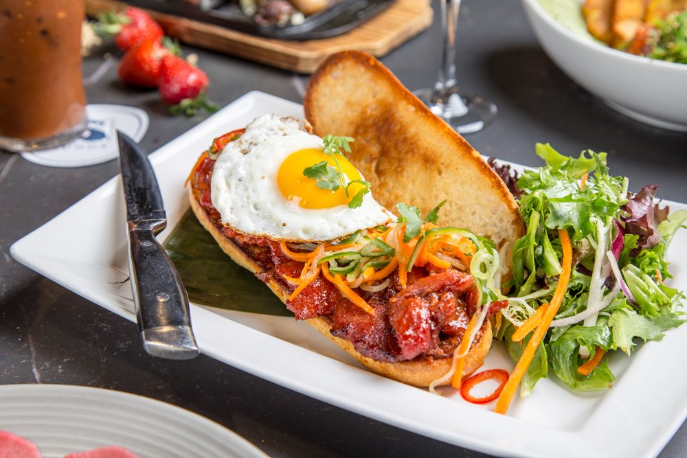 Sunda's tweet photo. “With the success of #brunch on Sunday, @Sunda now offers their delectable #brunch menu on Saturday as well. Featured menu items include #Tempura #FrenchToast, #Ube #Waffles w/ #Karaage #FriedChicken, and their #SumoMary (32 oz #BloodyMary..” via @Do615 - https://t.co/xGq6HzuNDQ https://t.co/9XZEgzTeef