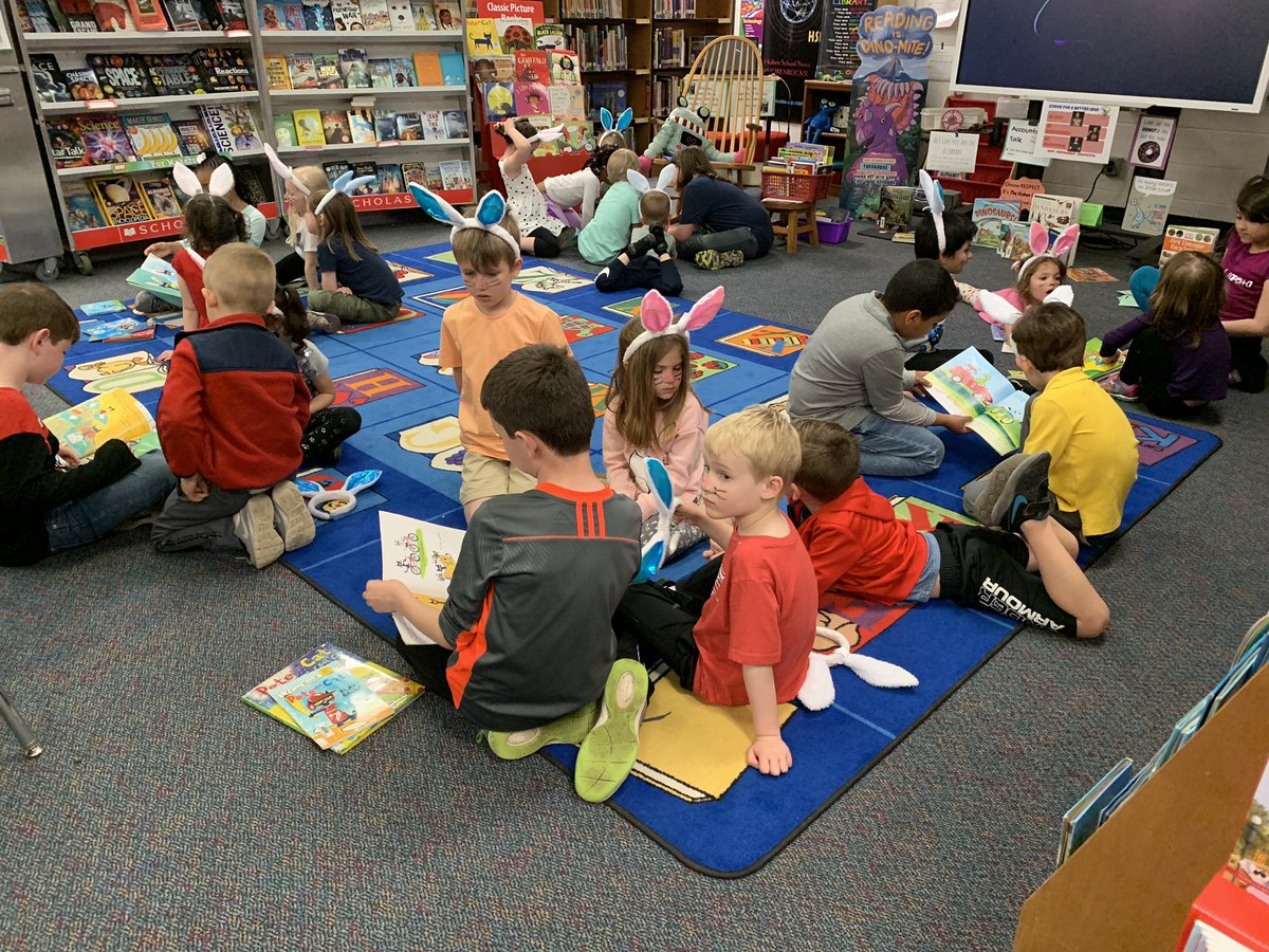 hobenrocks's tweet image. 3rd graders reading to young 5 students at the book fair