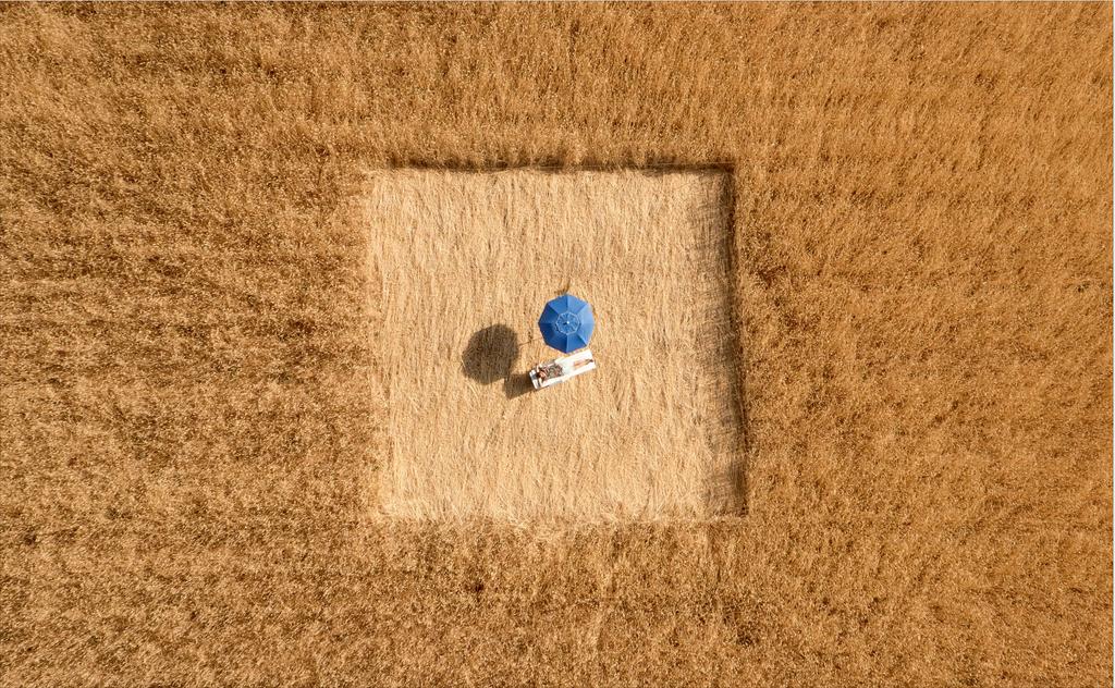 polkamagazine's tweet image. Bon week-end!

De la série "Minimal Republics", exposée à partir de demain et jusqu'au 30 juin au Festival Circulation(s), au #104Paris, Paris XIXe. ©Ruben Martin de Lucas.