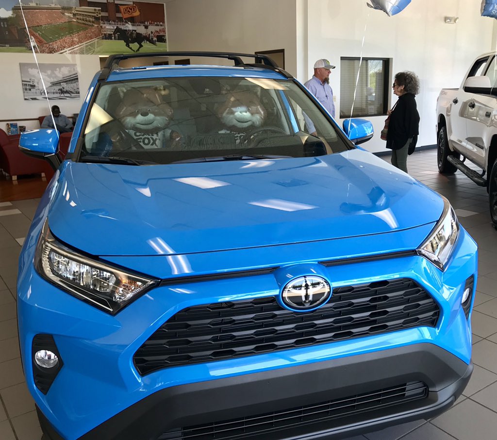janzentoyota's tweet photo. The all new 2019 Toyota RAV4 XLE Premium is Fox Family approved!! Come check out all of the great new RAV4’s that we have in stock today! #zthedifference #janzenfamily #foxfamily https://t.co/wezBVaqif9