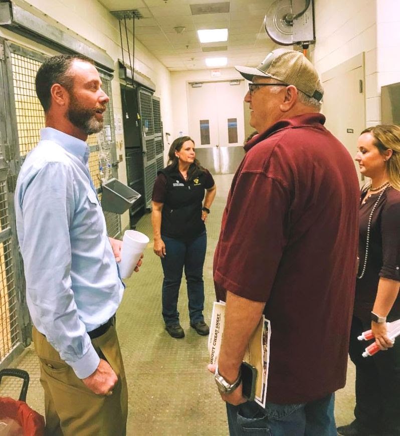 PhelpsMedia's tweet photo. Veterinary Students Learn the Power of Living a Life With Purpose From @fullbuckets Dr. Rob Franklin. Read more: https://t.co/293BnqtXFm https://t.co/hfHXQQuevc