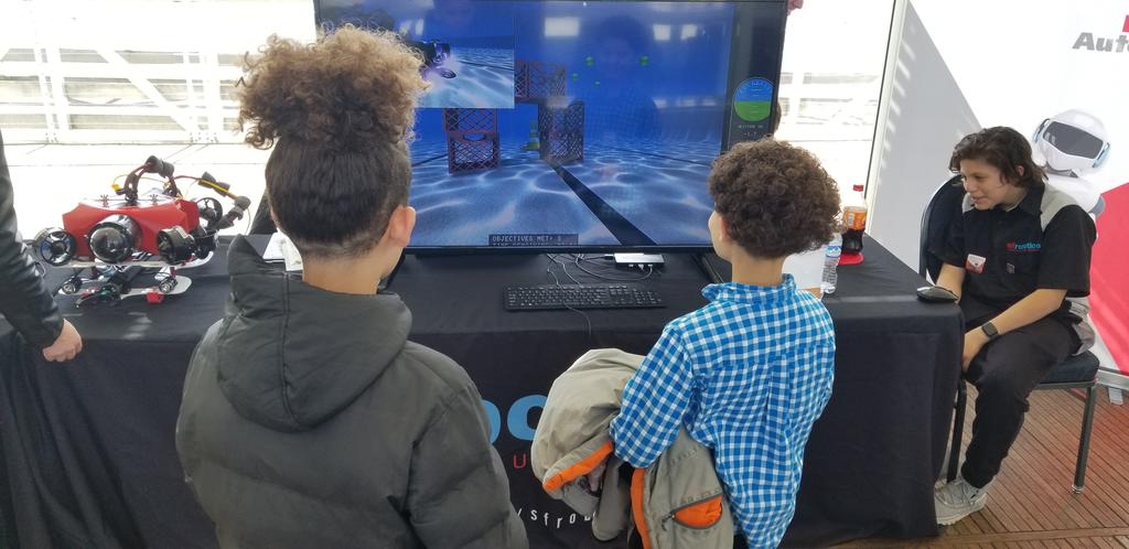 When not flying in the #ReimanAquarium, visitors were trying out our <a href="/marinesim/">Marine Simulation</a> <a href="/BlueRobotics/">Sharika Yuricic</a> simulator.  #roboticsweek #Robotics #