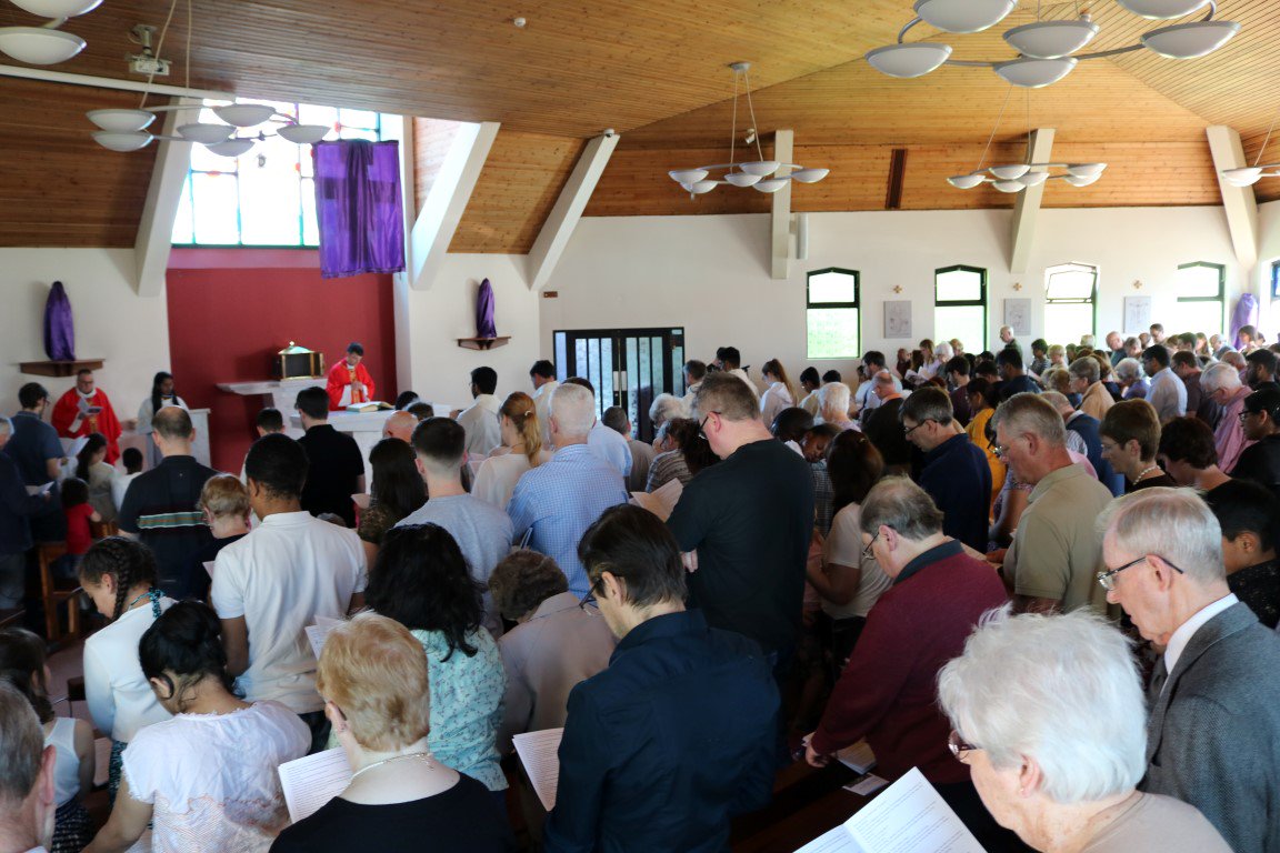 StClareFulwood's tweet photo. A few images of the wonderful #Triduum celebrations so far here at St Clare's. Don't forget to complete the story! The Easter Vigil is at 8:30pm tomorrow and Mass on #Easter Day is at 9:30am and 6pm. https://t.co/T649Mv456P