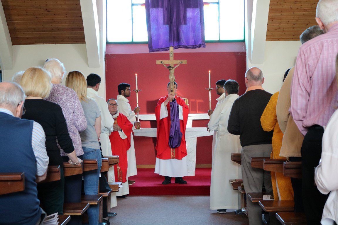 StClareFulwood's tweet photo. A few images of the wonderful #Triduum celebrations so far here at St Clare's. Don't forget to complete the story! The Easter Vigil is at 8:30pm tomorrow and Mass on #Easter Day is at 9:30am and 6pm. https://t.co/T649Mv456P