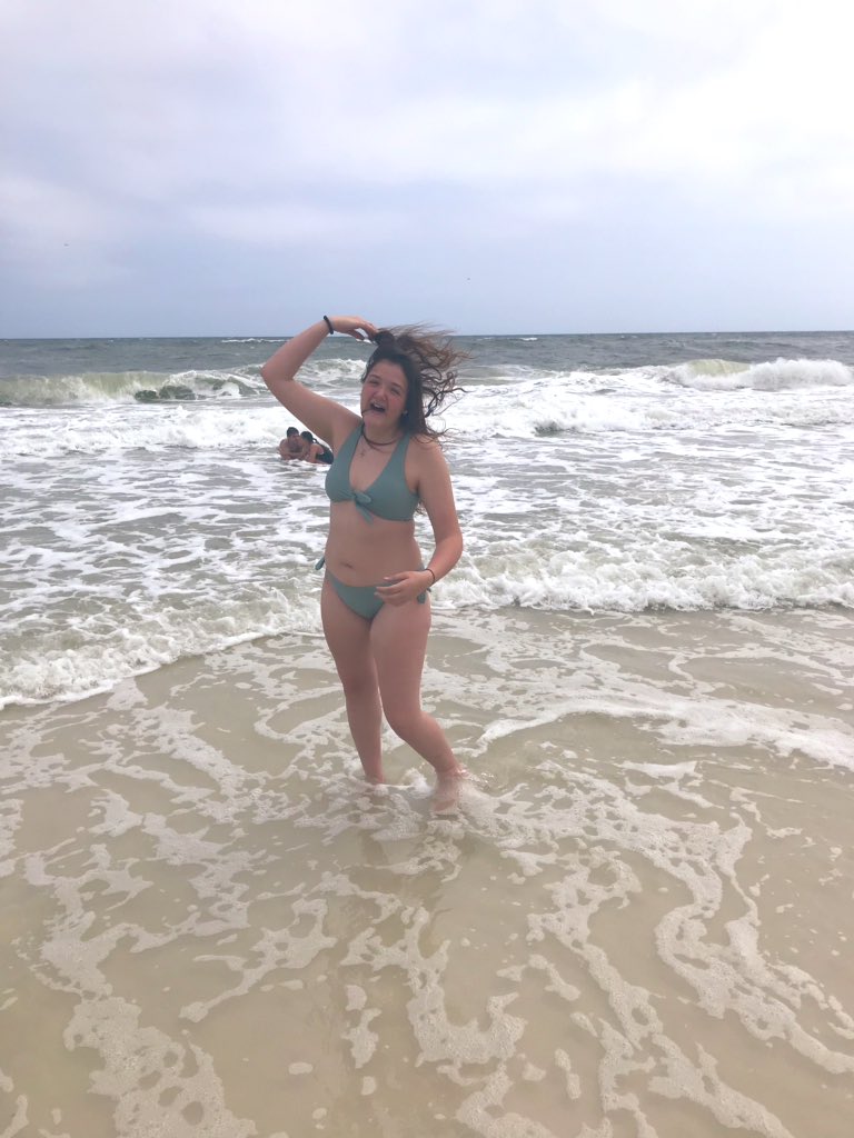 allyschulze's tweet photo. smile a little bigger, laugh a little harder https://t.co/bkyY6St9Be