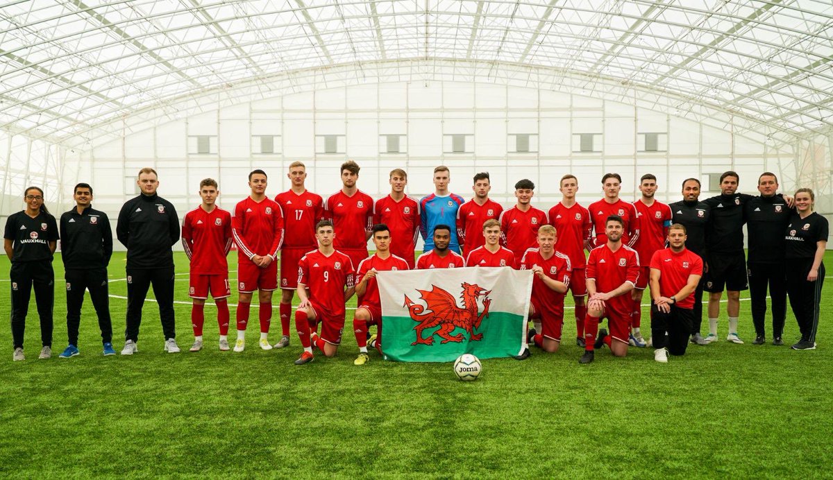 Great experience being with <a href="/WelshUnisFooty/">Welsh Unis Mens Football</a> this week. Class bunch of lads onto massive game for <a href="/AberystwythTown/">CPD Tref Aberystwyth Town FC</a> tomorrow now😝⚽️