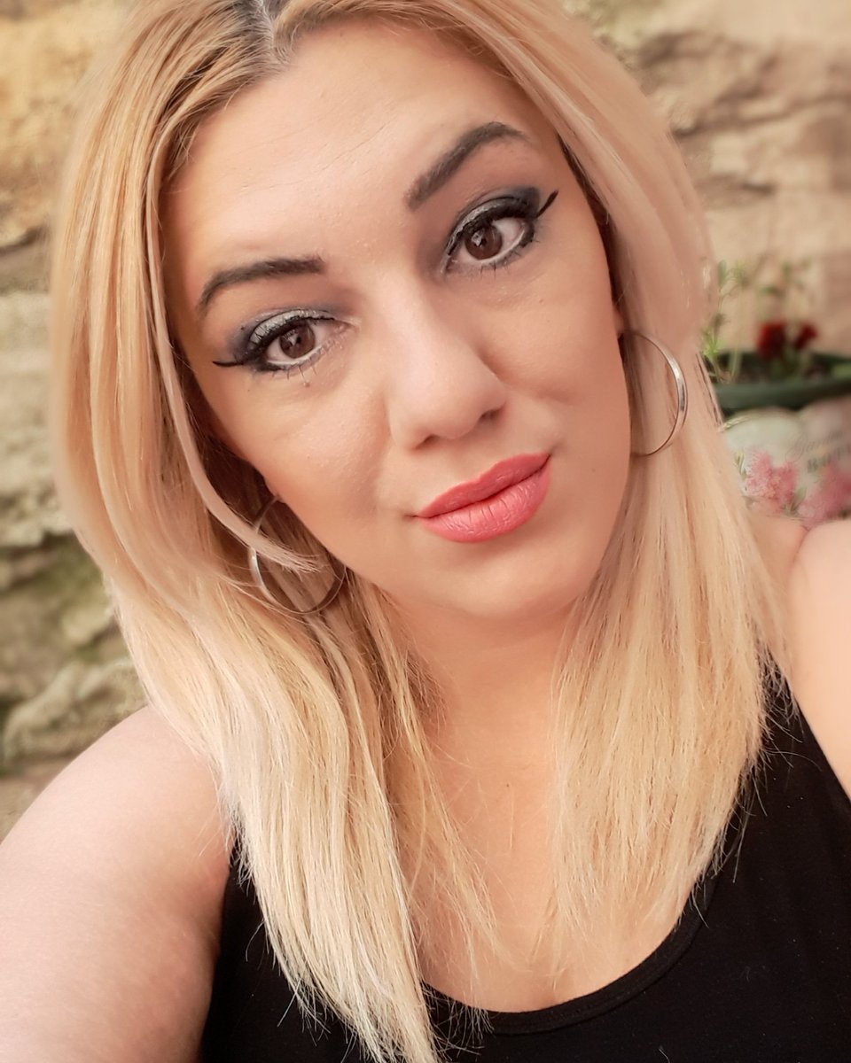 Bilja_official's tweet photo. Što je svet oko tebe tamniji- jače sijaj! ❤️🤩🤗😘
Bilja Djukanovic 🎤🎼🎵🎶 https://t.co/4gHjQtHJ3Y