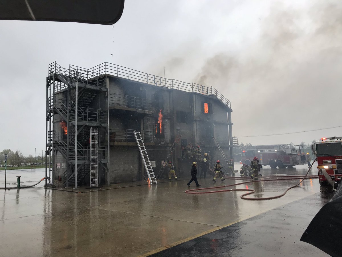 LCFR_DCTRAINING's tweet photo. On a wet and windy day, Recruit Class 37 holds Family Day to show off the skills they have learned over the last 7 months.  Thank goodness for tents for the friends and families to  watch the activities! 🚒🚑🔥 🌧 ☔️ @LoudounFire @IAFF3756 @Chief600KJ @TheVaPFF https://t.co/gEUGXGW2lm