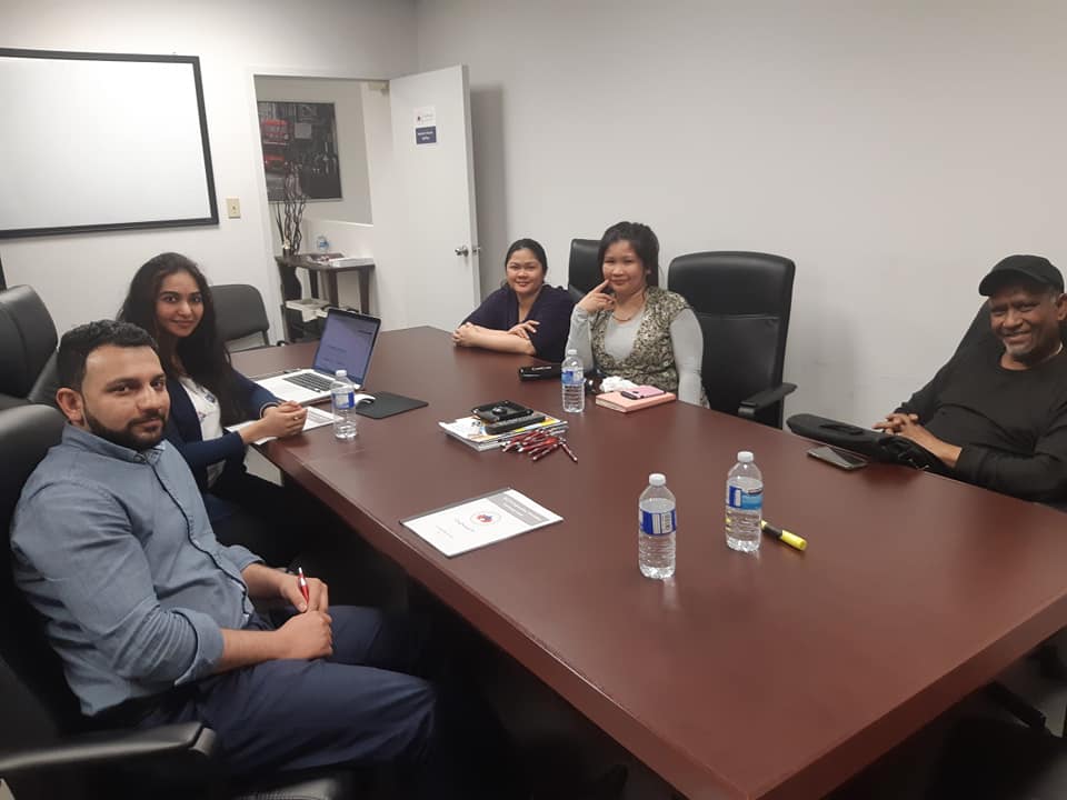GradboundEdu's tweet photo. Thank you for coming out guys, had a very productive IELTS Session. All The best!

#LearnIELTS #FirstofMany #WeKnowIELTS #Gradbound #IELTSExperts #IELTSinMarkham #IELTSPreparationWorkshop #IELTSTraining https://t.co/gLQRqDs4ko
