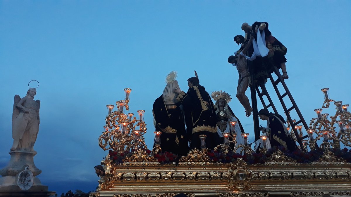 Jesus72211057's tweet photo. @HdadDescenCord asu paso por el puente San Rafael este #ViernesSanto2019 @CirineoCordoba @EntrevaralesCOR @pasionencordoba @PortalCofrade  @CEsparto @PdC_ElBlog https://t.co/qZdjaOqUTN