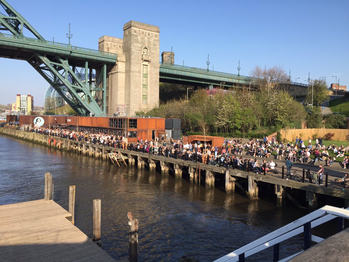 beckysmith995's tweet photo. Bank Holiday Weekend Vibes🙌🏼 @mr_lisik #bytheriverbrew #goodfriday https://t.co/rE1yDaVU5v