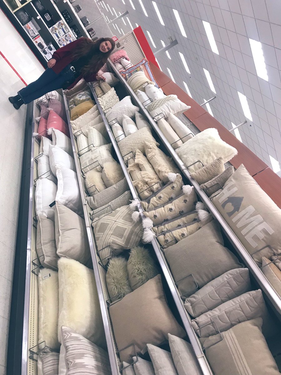 BroersTaylor's tweet photo. Can’t believe my two weeks of training are over! I had so much fun with the amazing @VM532 !! Thanks for teaching me Targets ways! Excited to lead, train and sell!! #FirstTweet 
@TiffMisk @JulieEnglar @SteveSafranek https://t.co/SztvKDMKqJ