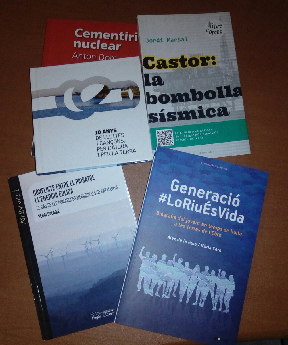 adelaguia_cat's tweet photo. 📚 Ja s'apropa #SantJordi2019!
Si sou dels que us compreu o regaleu literatura ebrenca, compromesa amb el territori: enguany no us podeu perdre lo llibre "Generació #LoRiuÉsVida" (@gloriuesvida)

#18anysLoRiuÉsVida @jordi_marsal https://t.co/LGuseqWhQN