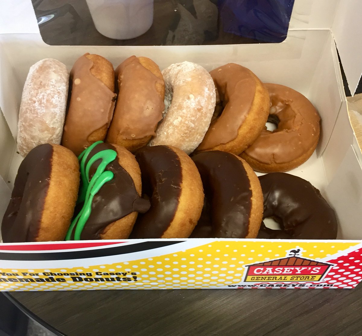 epic_compassion's tweet photo. Today was the last EPIC Club Day at the School of Innovation @School_of_Innov. The students enjoyed donuts and created uplifting notes for the elderly. Thank you Julie Downum for sponsoring the club this year. Go spread kindness. #teamspringdale #buildingcommunity #epiccompassion https://t.co/VR5Mye4Phc