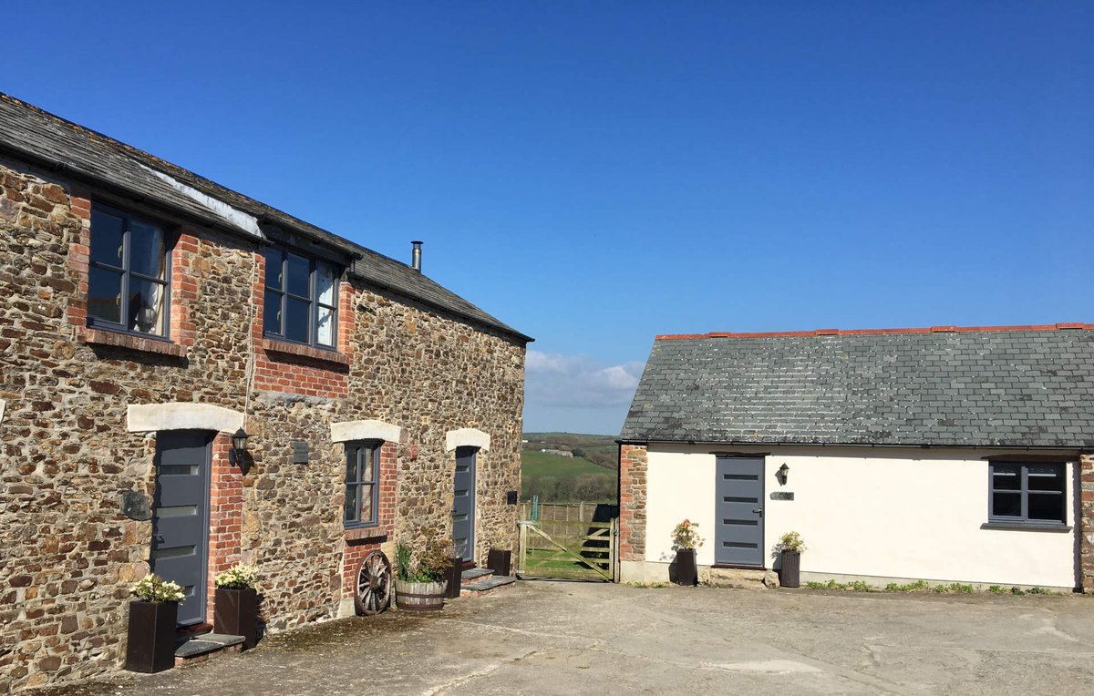 BudeHolidays's tweet photo. Do you have a few days off after Easter? Then why not take advantage of our bargain late April breaks. Intrigued? Look here for details https://t.co/N21bFnmVAu #wearebude #bigupbude #LoveCornwall #NearDevon #dogfriendly https://t.co/J8vuaNFZa8