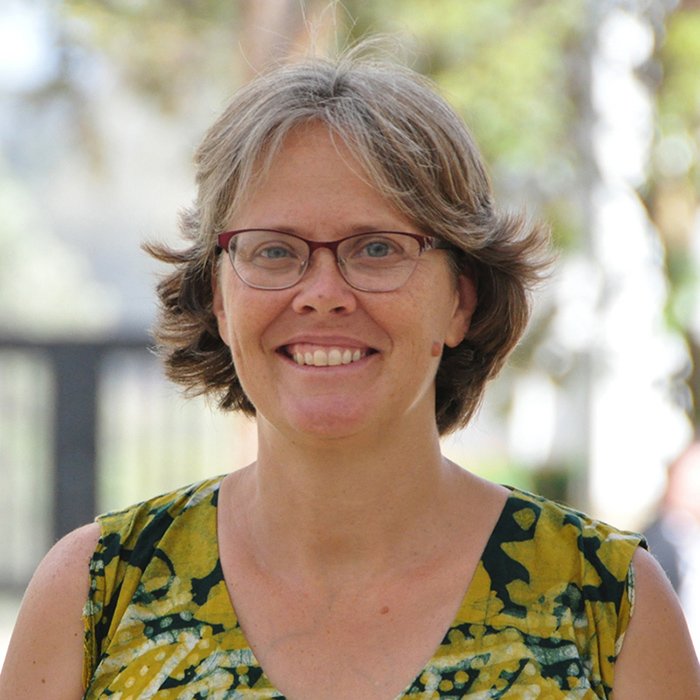 HumanCircuit1's tweet image. Human Circuit recognizes engineers of high achievement with the #EngineeroftheWeek! Amy Smith is an inventor known for designing a screenless hammer mill. Her design uses air flow to separate small particles from larger ones making it more reliable. ow.ly/B9UU50qUPWA