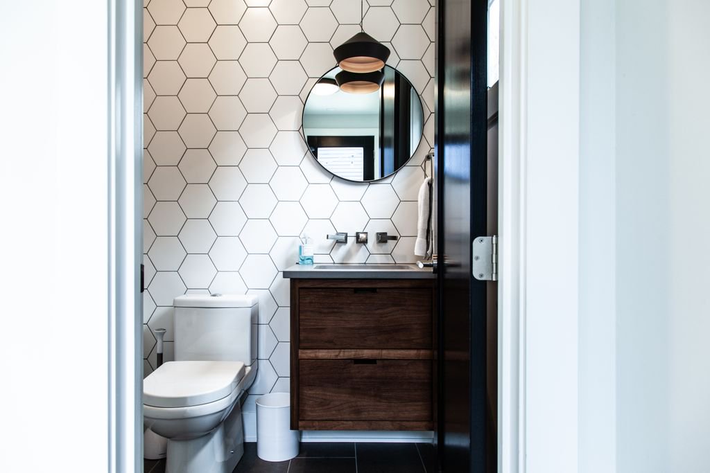 compendium317's tweet image. We don&apos;t post a lot about our bathrooms, but we&apos;re beginning to think we should! The selections in this powder room are perfection! 😍 

#compendiumgroup #modernbuilder #indybuilder #buildingindy #urbanbuilder #highefficiencyhomes #homebuilding #bathroomenvy #modernbathroom