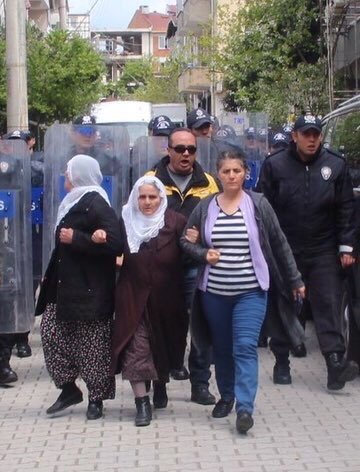 meraldanis's tweet photo. “Zulme dayalı tüm saltanatlar yıkılacaktır...”

Yılmaz Güney https://t.co/rQ1acfnHOh