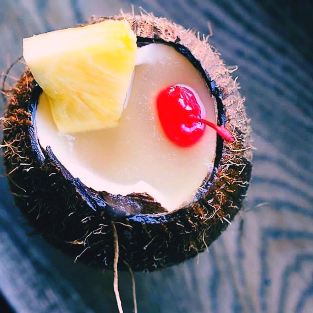 Big Mood! 🥥🌴 Kingston Hall signature cocktails all day everyday! 
•
•
•
•
#drink #flower #alcohol #rose #roses #bartender #cocktails #drank #drinks #cocktail #wasted #pub #barnight #happyhour #wine #spring #restaurant #liquor #drinkup #slurp