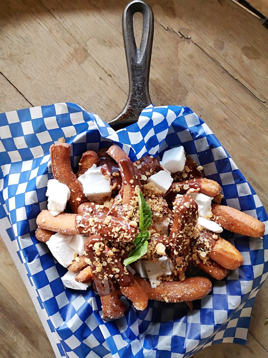 DishntheKitchen's tweet photo. Please Sir, Can I Have S'More of this FAB dessert poutine from @WURSTCalgary?! It's one of two dessert poutines available during @PoutinePurpose Can you name the other??? #PoutinePusher #OhMyCurdYYC #poutinewithpurpose https://t.co/QekdfW9cQS