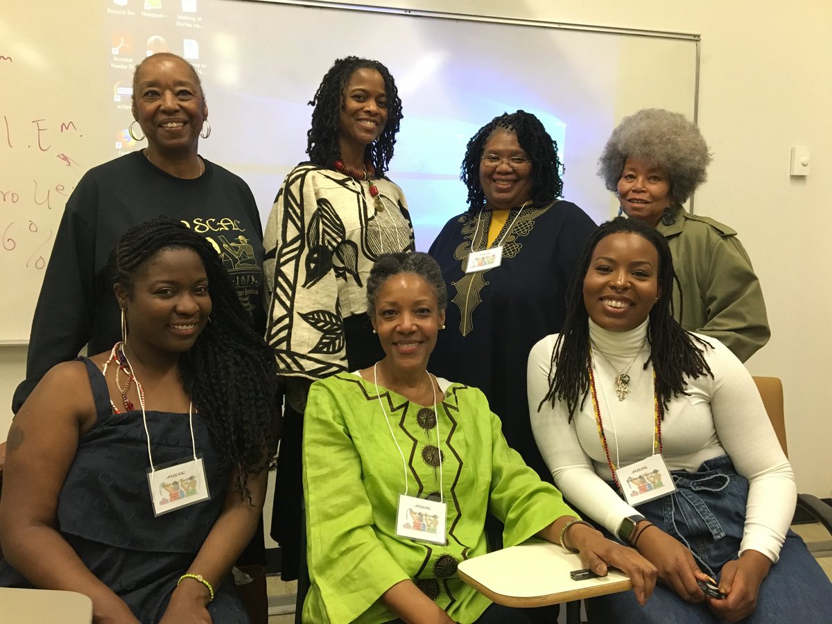 AfricanaCarr's tweet photo. This is what a group of #ASCAC scholars looks like. Has looked like from beginning. In her first pubic presentation since her Doctoral defense, ⁦@AfricanaMriMaat⁩ joined her fam, including 4 other doctors in this photo. Some of the baddest sisters on the planet.  #ASCAC36 https://t.co/2tBqXNBwGQ