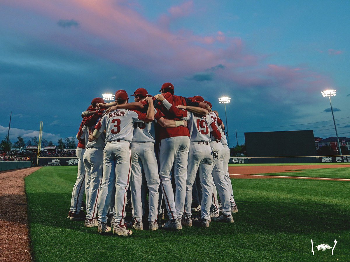 RazorbackBSB's tweet photo. It's going to be a GREAT night for baseball at Baum-Walker! 😍 https://t.co/qs67M0RSsl
