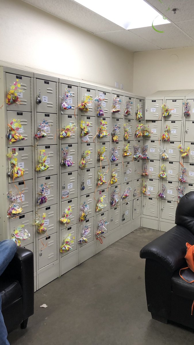 0528Voa's tweet photo. The 🐇 Easter Bunny 🐰 just hopped thru @MckinneyHDepot to show some love 💕💖💗💝💞 THANK YOU to the best team in retail - we are on our way to an amazing season!!! @SMaurice2 @Melinda11521488 @gabegarciaHD @JoshEdwardsTHD @JackieWoodR Now that’s a basket 😍 https://t.co/HnetJJ2OUt