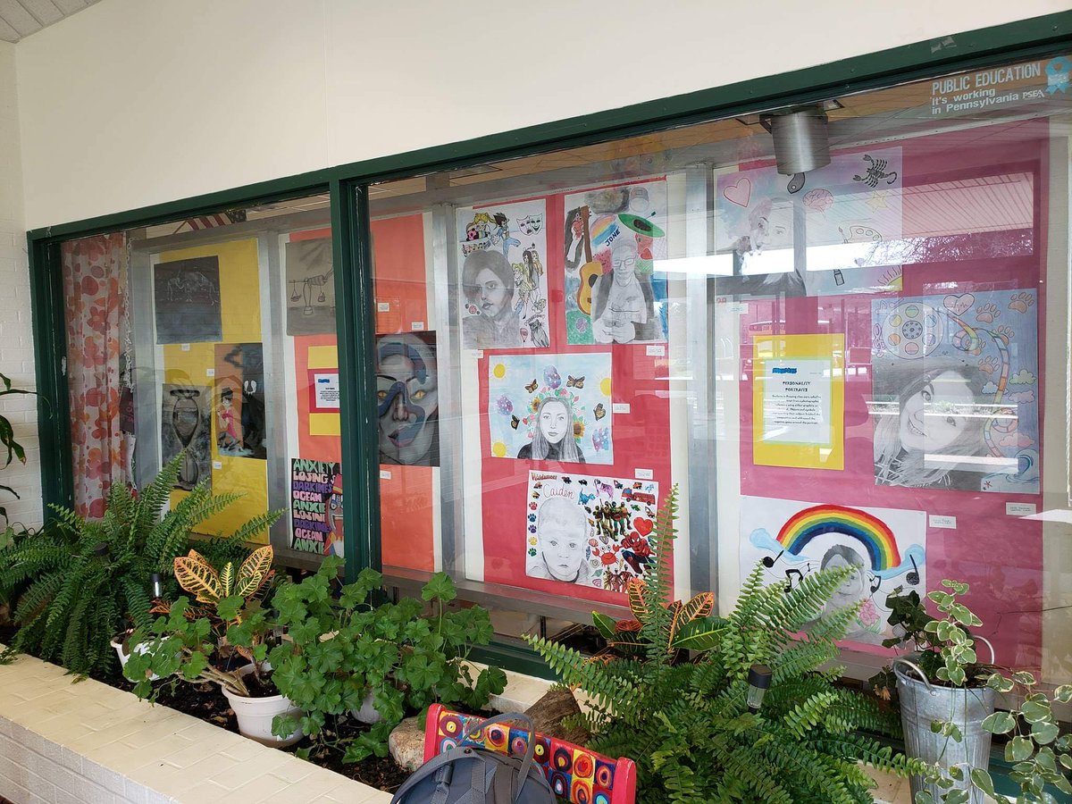 hcea_community's tweet photo. There is still time to see the awesome artwork of visual art students at the Junior and Senior High in our gallery space near the auditorium. Thanks to Ms. Kacy Kubeldis, Mr. Doug Osborn, and Ms. Jan Pearson for mentoring these talented artists! #HCEAproud https://t.co/By7aGL7NMD