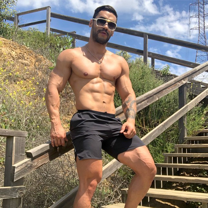 Wish you’ll a great weekend.. 😘 just done ✅ west side hiking 🥾.
..
..
..
#aradwinwin #Persian #muscle