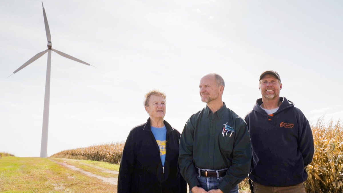 PowerOfMN's tweet photo. “As far as I’m concerned, they’re wonderful.”
Joanne Miller really missed the old windmill on her property in Pipestone, Minnesota. The solution? New #WindTurbines! https://t.co/jzd0mhgycq
#PowerOfMN https://t.co/WrttOBa7gR