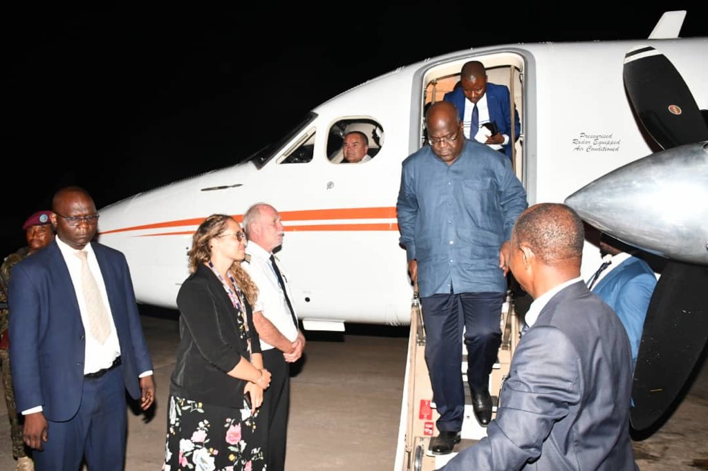 StanysBujakera's tweet photo. #RDC
Le Chef de l’Etat S.E. Félix-Antoine Tshisekedi de retour à #Kinshasa en provenance de #Boma / Kongo-Central où il a procédé, vendredi 19 avril 2019, au lancement des travaux de réhabilitation de l’axe routier Boma-Moanda sur la #RN1. https://t.co/YonAwuHsRs