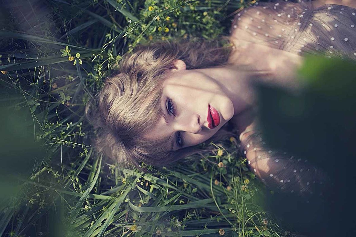 Taylor Swift as Jung Hoseok