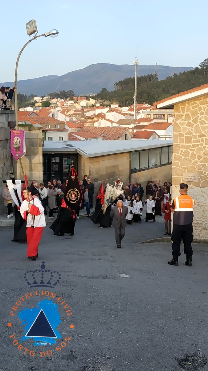 Hoy nueva colaboración con 4 vol. en las procesiones del #SantoEncuentro y del #SantoEntierro a cargo de <a href="/CofradiaPasion/">Semana Santa Porto do Son</a> y a partir de las 23:00h. #ProcesiónDeLaSoledad en <a href="/PortoDoSon/">Lugh</a>