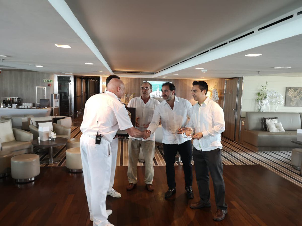 JULIANZACARIASC's tweet photo. Ayer fue un día histórico para el turismo de cruceros en Progreso, ya que tuvimos el primer arribo con pernocta del crucero de lujo de la marca francesa Ponant, el Le Boreal, abriendo las puertas a un nuevo mercado con nuevas oportunidades para el Puerto. https://t.co/Phqt6IaKix