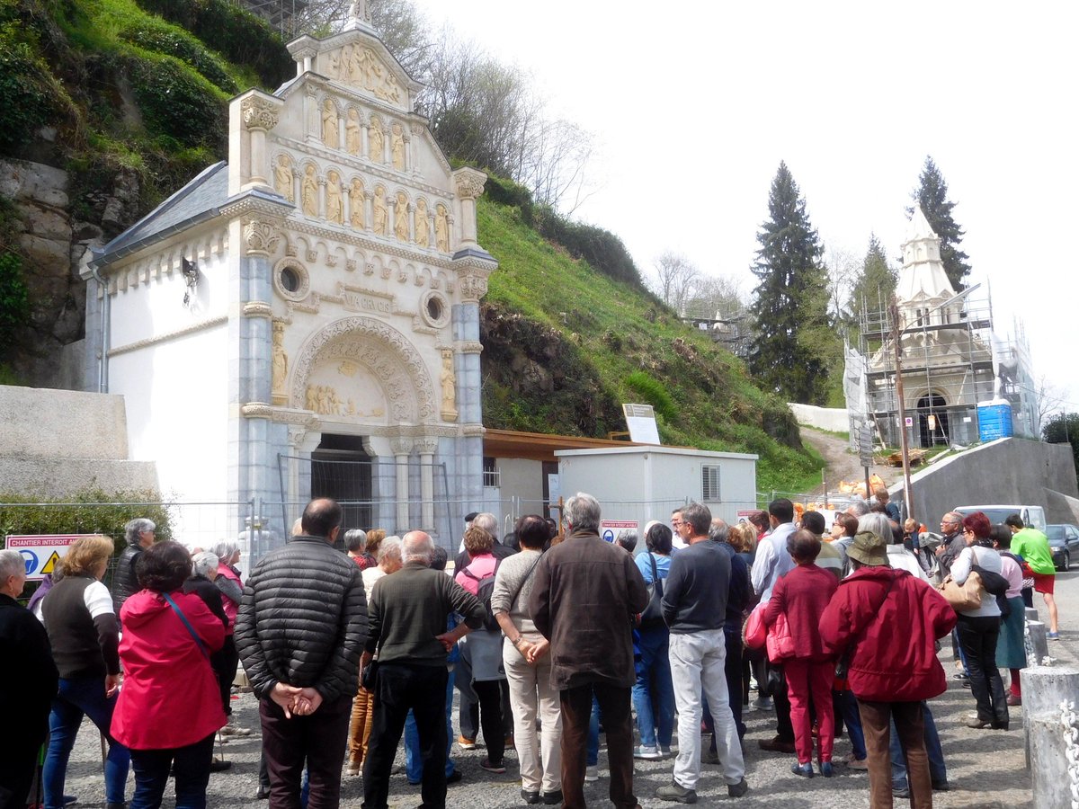 SBetharram's tweet photo. Chemin de Croix de vendredi Saint au Calvaire de Betharram et la Célébration de la Passion du Seigneur au Sanctuaire Notre-Dame de Betharram. https://t.co/fp72YyWSdz