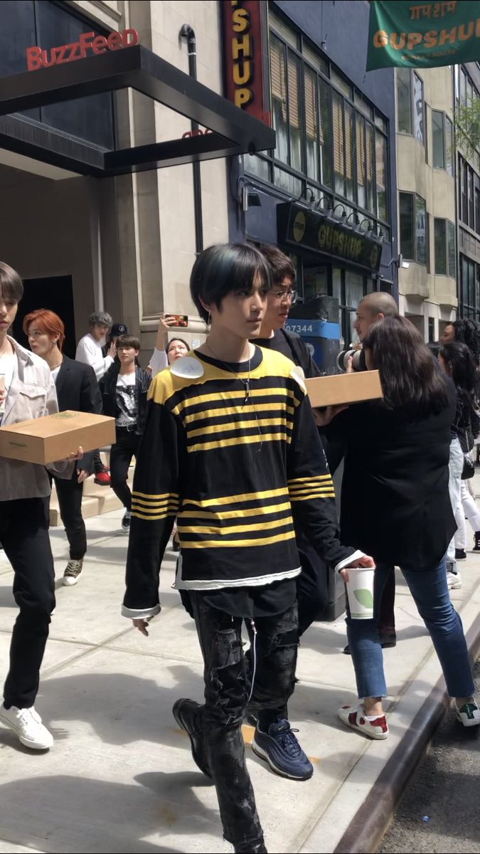 jaehmark's tweet photo. his sweater paws !! :( #NCT127inUSA #NEOCITY_TOURBUS https://t.co/7ISdMQdjqk