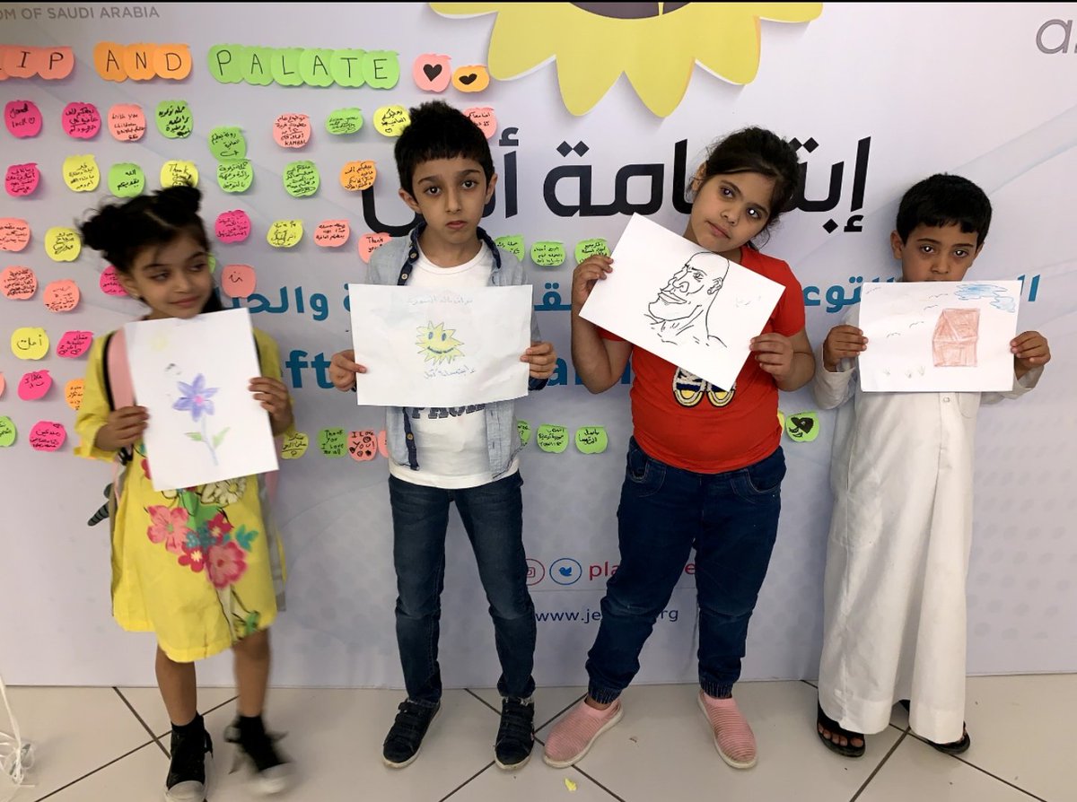 cleftlipKSU's tweet photo. وختمنا #ابتسامة_امل 🌞 ليومها الثاني بإبداعات أصدقائنا الجميلة ☄ ونشكر غرناطة مول على الإستضافة ⭐

@plastcare https://t.co/AlDGABs4MH