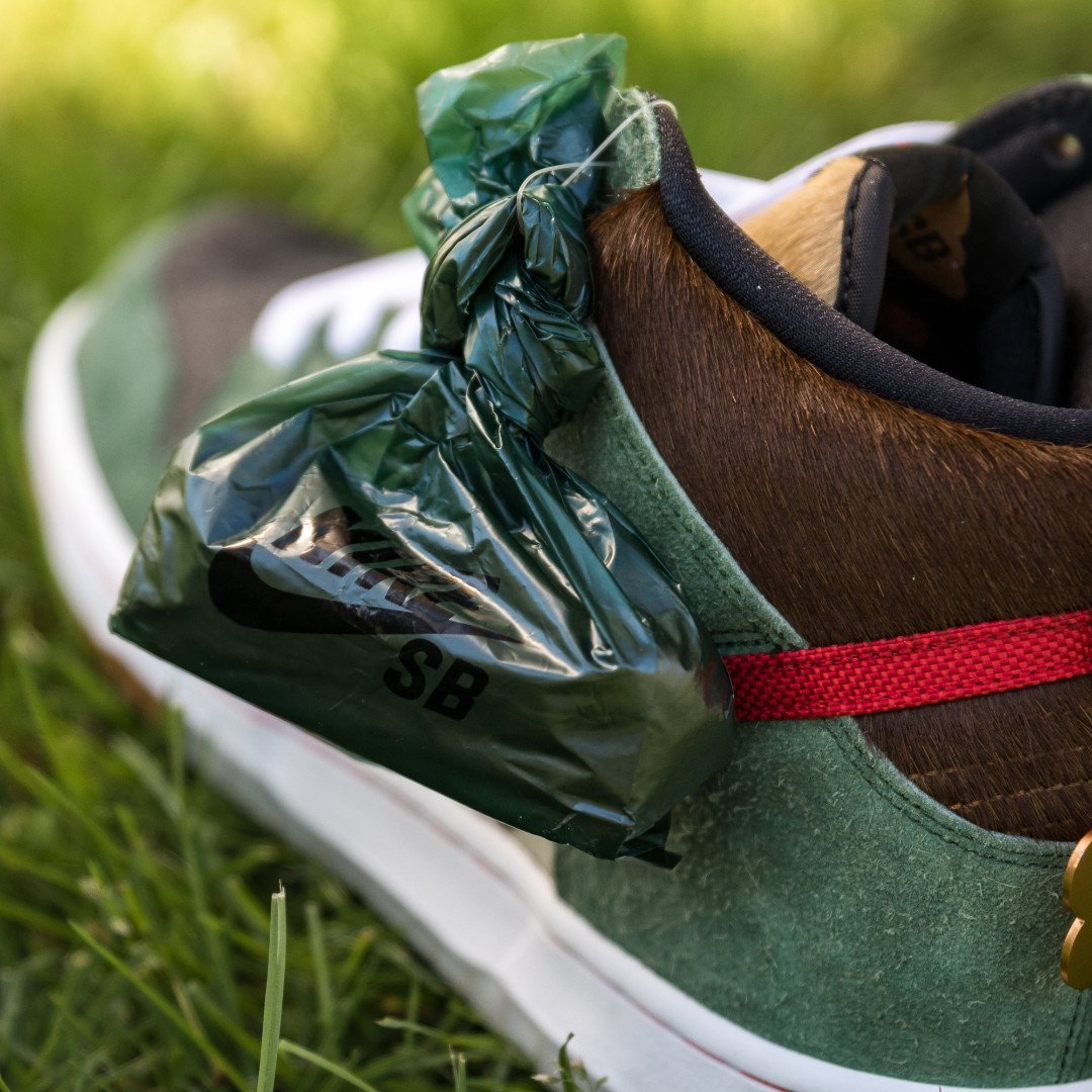 tactics's tweet photo. πΆ Woof! Fetch your @nikesb Dog Walker Dunks online at 7am PST on 4/20 or hit our raffles at #tacticseugene (11am) & #tacticsbend (10am). Don't screw the pooch, the good boys are gonna go fast.
π https://t.co/bGcdACZUsx
#nikesb #sbdunks #quickstrike #skateshoes #dogwalkerdunks https://t.co/MrCQ9GjGpg