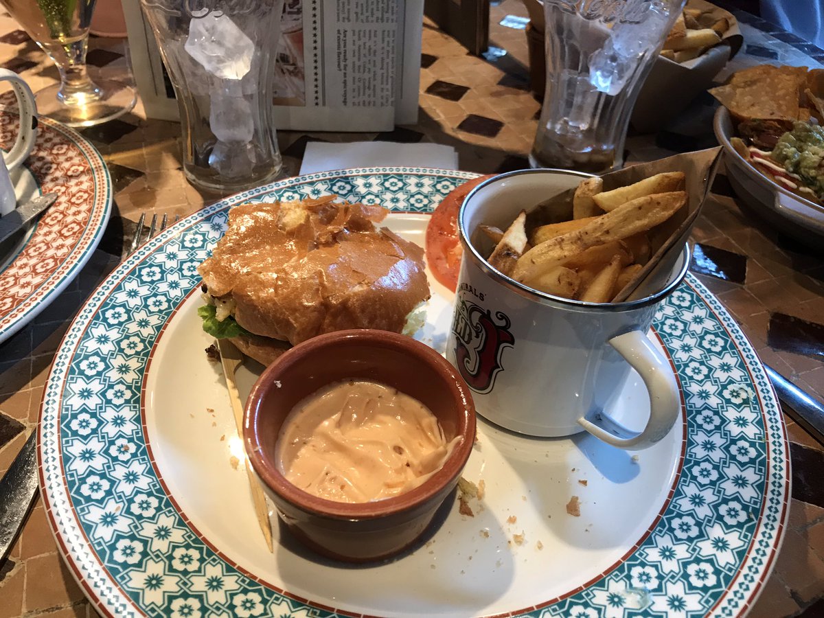 PeggGeorge's tweet photo. Tonight I went to @DeCubaNorwich with @peggster68, @b4023222, Suzanne, Nicole and Jasmine! Had a lovely meal and listened to @BillDownsMusic! He was so amazing! #revoluciondecuba #billdowns #cheeseburger #chips #guitar #singing #withorwithoutyou #hohey #norwich #staywithme https://t.co/lphsF3JYSP