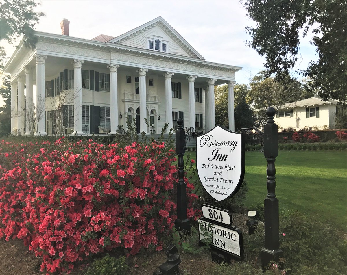 RosemaryInn's tweet photo. The azaleas may be gone now, but that doesn't mean we still can't enjoy them! 🌷📸 || #apictureisworthathousandwords #orathousandflowers #bedandbreakfast #rosemary #rosemaryinn #rosemaryinnbb #northaugusta #southcarolina #augusta #georgia #csra #historic #mansion #inn #azaleas https://t.co/Bzs09TfcIV