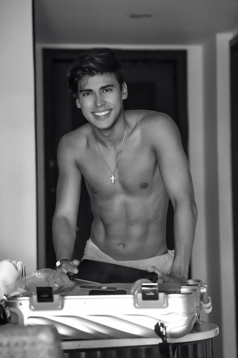 ladivaza's tweet image. hola 🖤