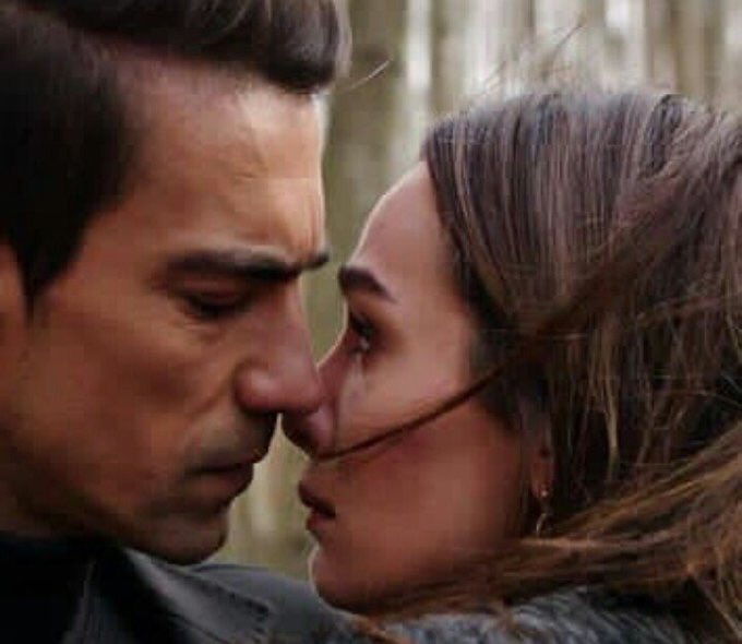 Azi__fa's tweet photo. Herşeyi 💔😭
#AsFer #SiyahBeyazAşk 
#BirceAkalay #İbrahimÇelikkol https://t.co/9eB8Nork08