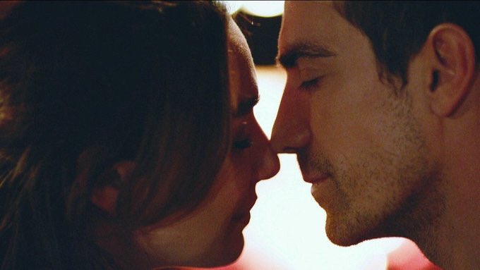 Azi__fa's tweet photo. Herşeyi 💔😭
#AsFer #SiyahBeyazAşk 
#BirceAkalay #İbrahimÇelikkol https://t.co/9eB8Nork08