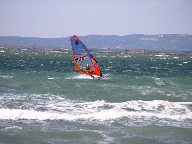 SarahGBR71's tweet photo. Please can we possibly have some wind like this tomorrow? I'm asking nicely 🙏🙏🙏 #windsurfing #windsurfgirls #beach #gaastra #teamgaastra #tabou #teamtabou #boardwise #thisgirlcan #ion #ionactionsports #unitedbystoke #heydude #dudeshoes #dirtydogeyewe… https://t.co/gW7chfWErY https://t.co/xGUZXsKM6f