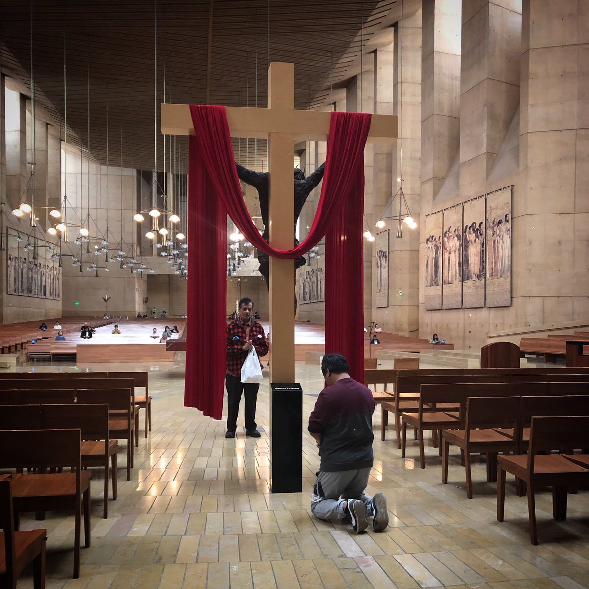 ArchbishopGomez's tweet photo. God’s love is personal. His Son dies for you. He dies for me. Jesus dies for each and every person who has ever lived and every person who is yet to be born. #GoodFriday #HolyWeekLA https://t.co/aQsYPvQevk