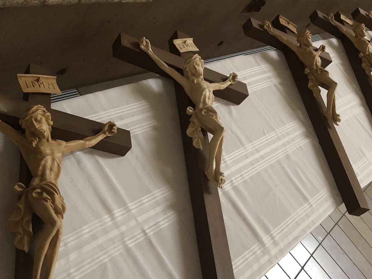 lacatholics's tweet photo. On the Cross, Jesus bears every burden for us — every evil and every sin, every sickness and suffering, every heartache. He becomes weak, so we can overcome our weakness. #GoodFriday #HolyWeekLA https://t.co/BT0hj1XGhP